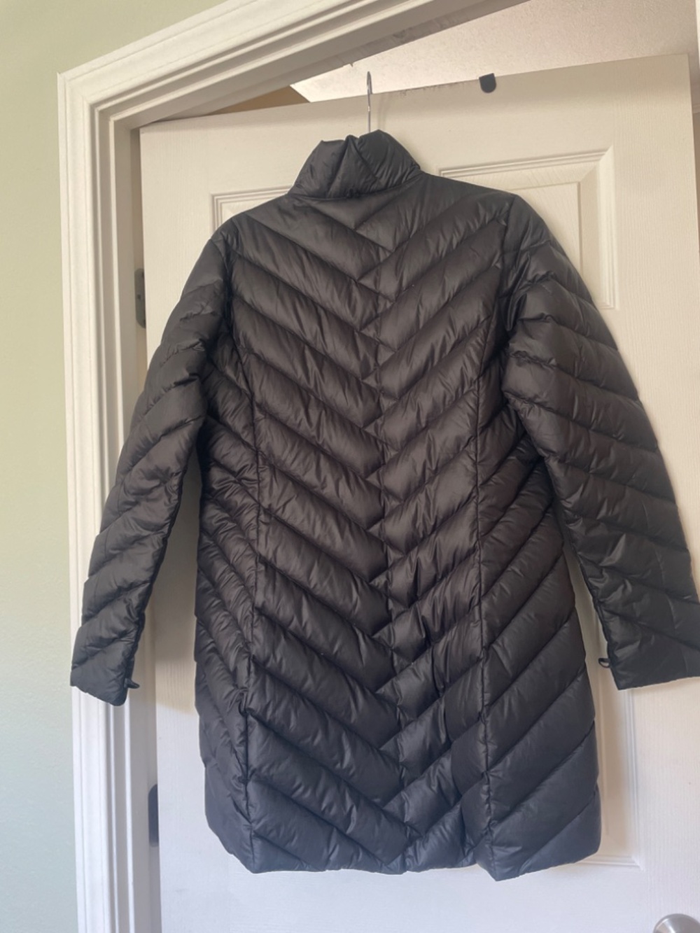 Women’s Patagonia Puffer Jacket - Picture 2 of 3